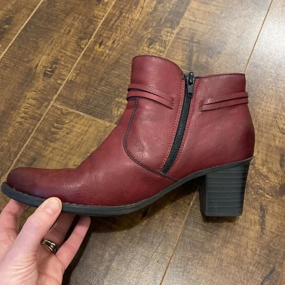 Red Rieker booties. - Picture 4 of 8